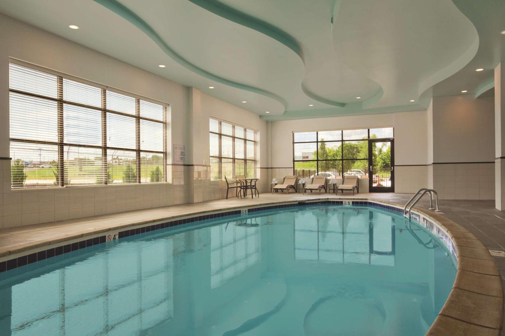Hotel Embassy By Hilton West