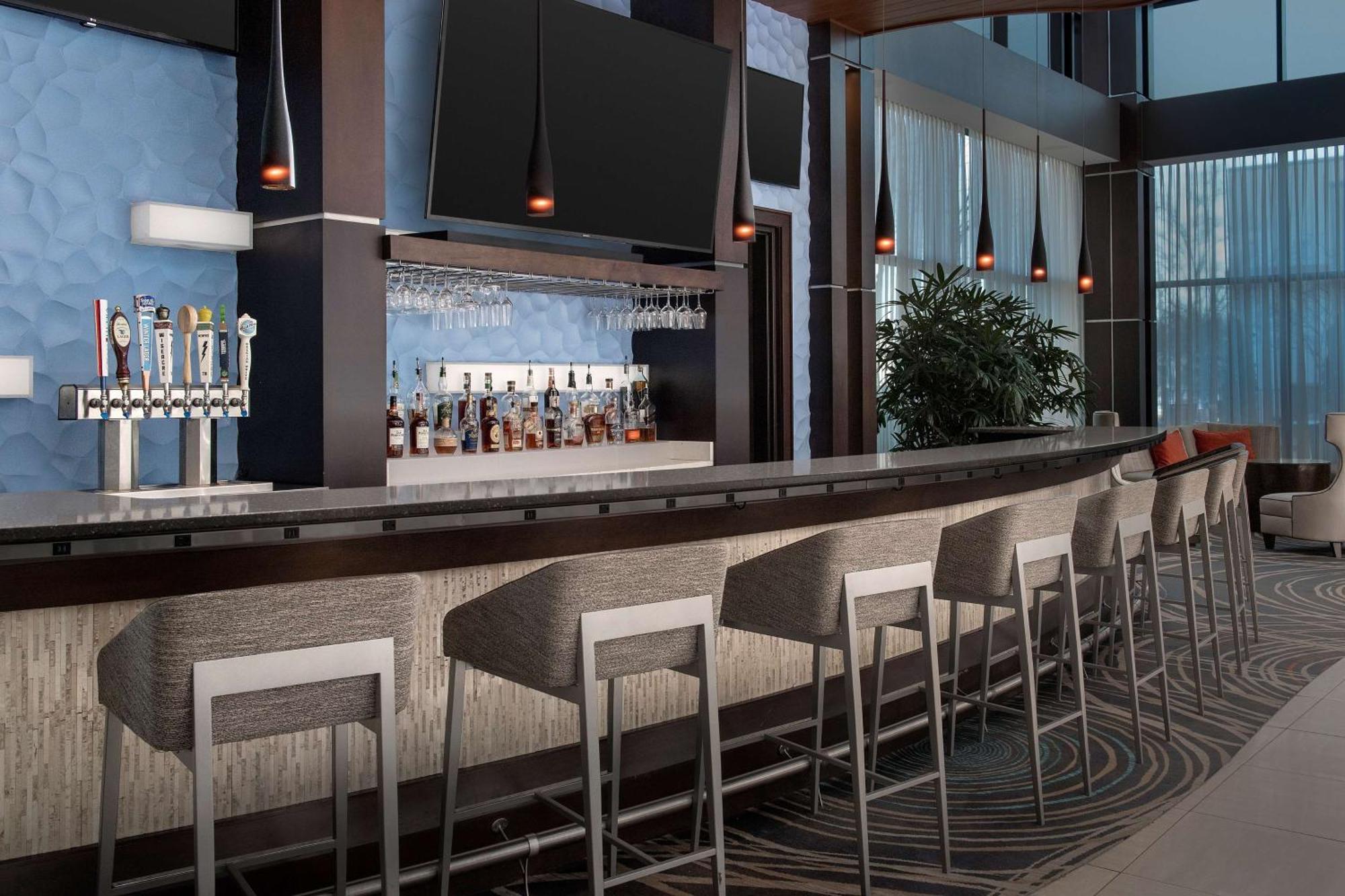 Hotel Embassy By Hilton West 4*