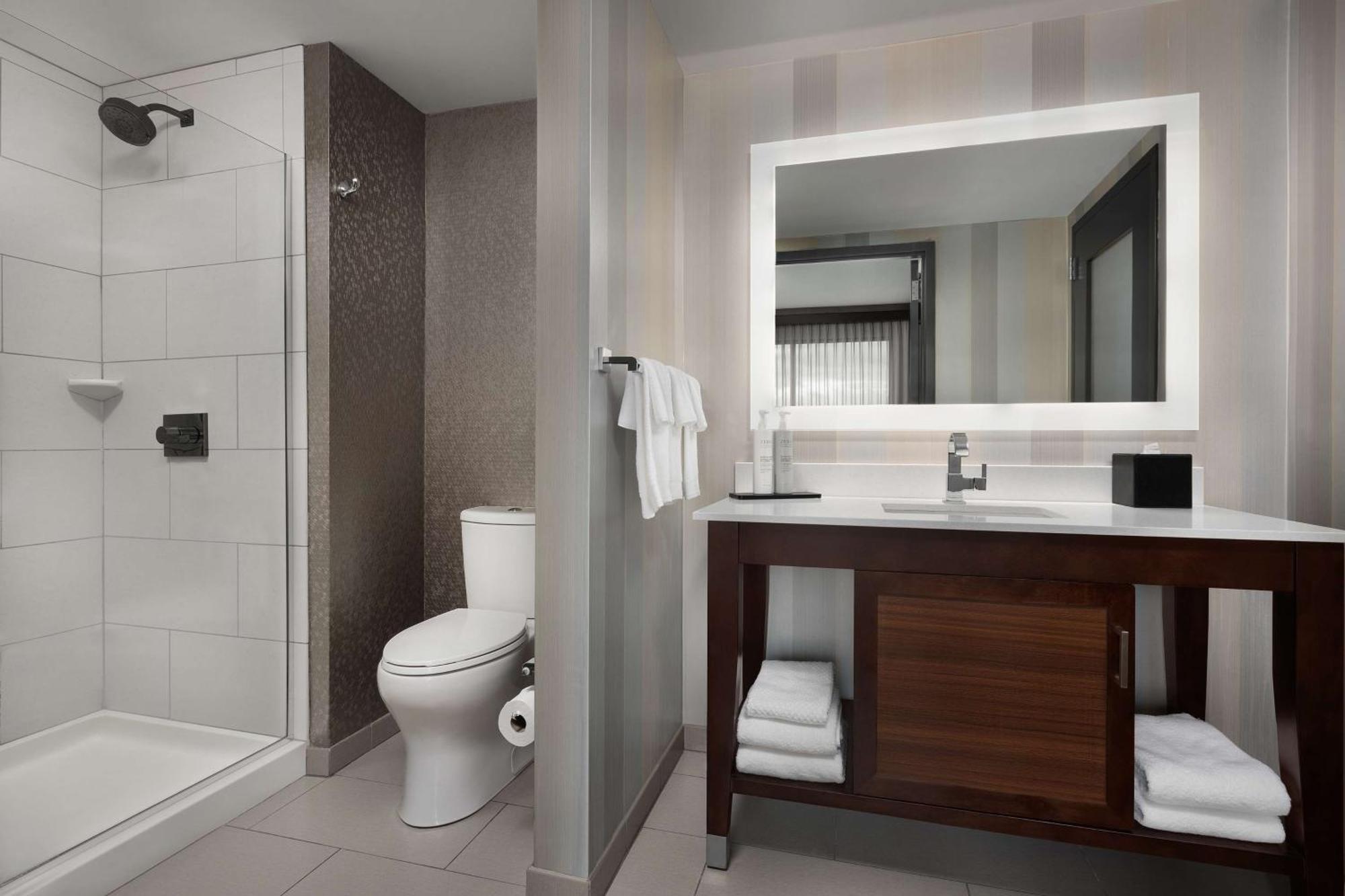 Embassy By Hilton West Hotel 4*